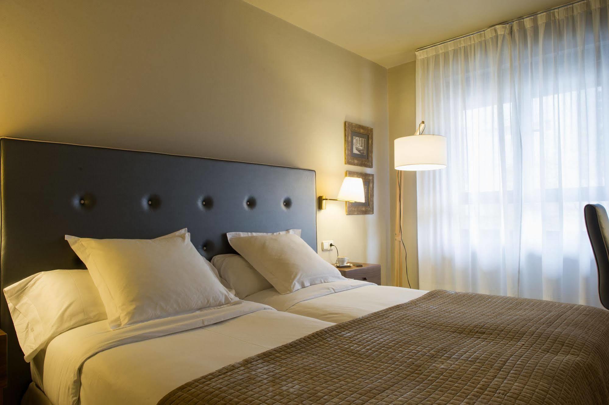 Hotel Pamplona Plaza Kültér fotó